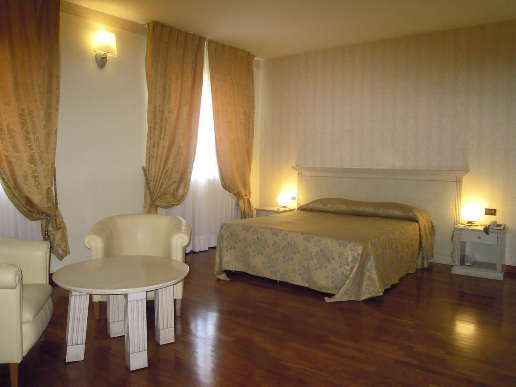 Hotel Villa Medici Rocca San Giovanni Ngoại thất bức ảnh